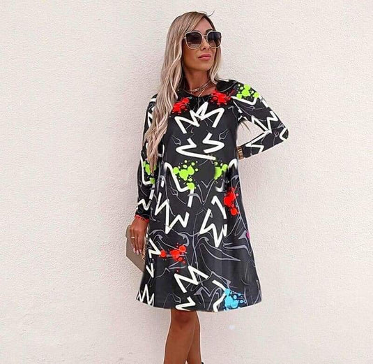 Черна рокля с неонови цветове