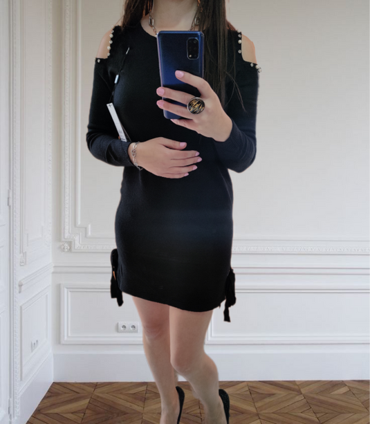 Рокля с голи рамене и перли