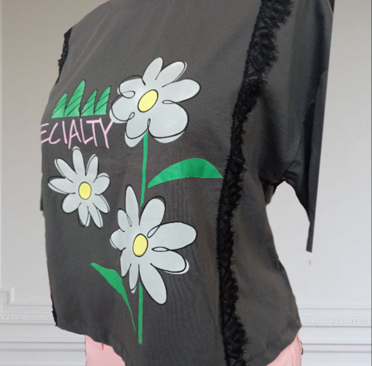 Кроп топ с дантела и щампа цветя