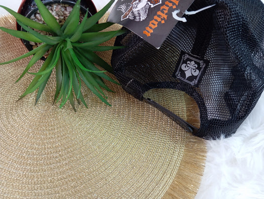 Шапка с козирка Affliction кръст