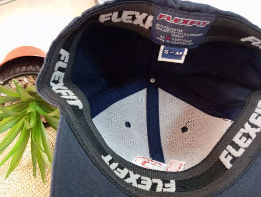 Шапка с козирка Bong надпис и символ