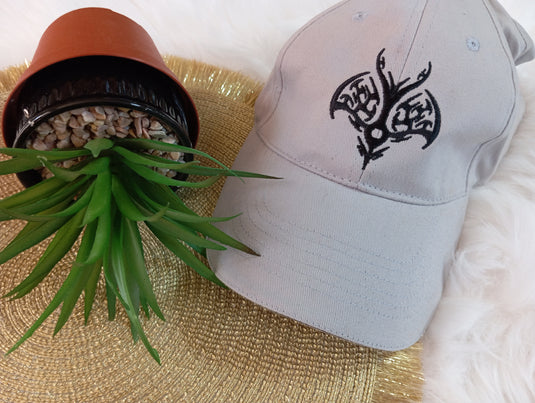 Шапка с козирка Tribal