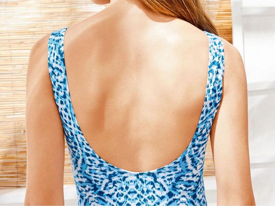 Цял бански костюм в синьо-бял цвят