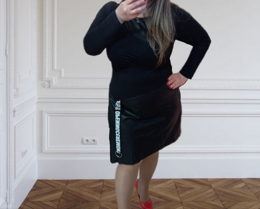 Черна рокля с еко кожа и лента Love